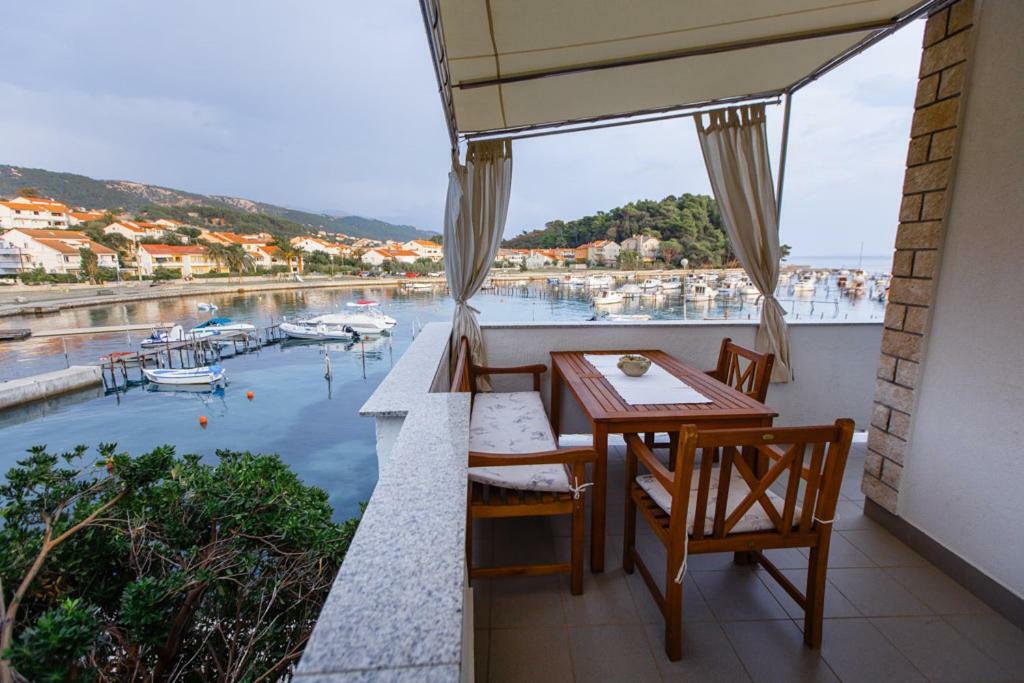 Apartmani Maris III Раб Экстерьер фото